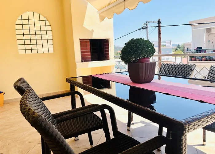 Polyxeni's Summer Escape Apartment Ofrinion