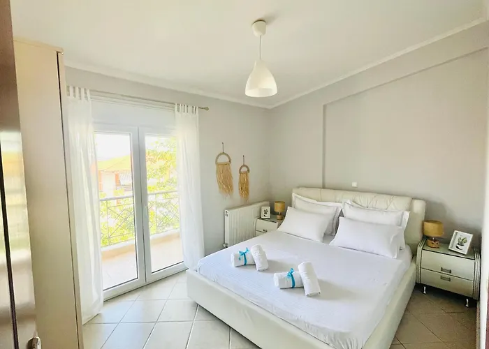 Polyxeni's Summer Escape Apartment *